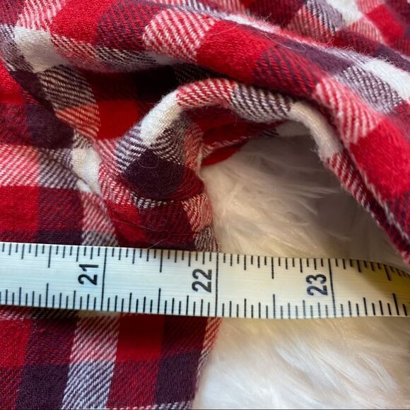 Roebuck & Co Red/White Plaid Flannel Button Down Shirt, Size Large - Picture 11 of 12
